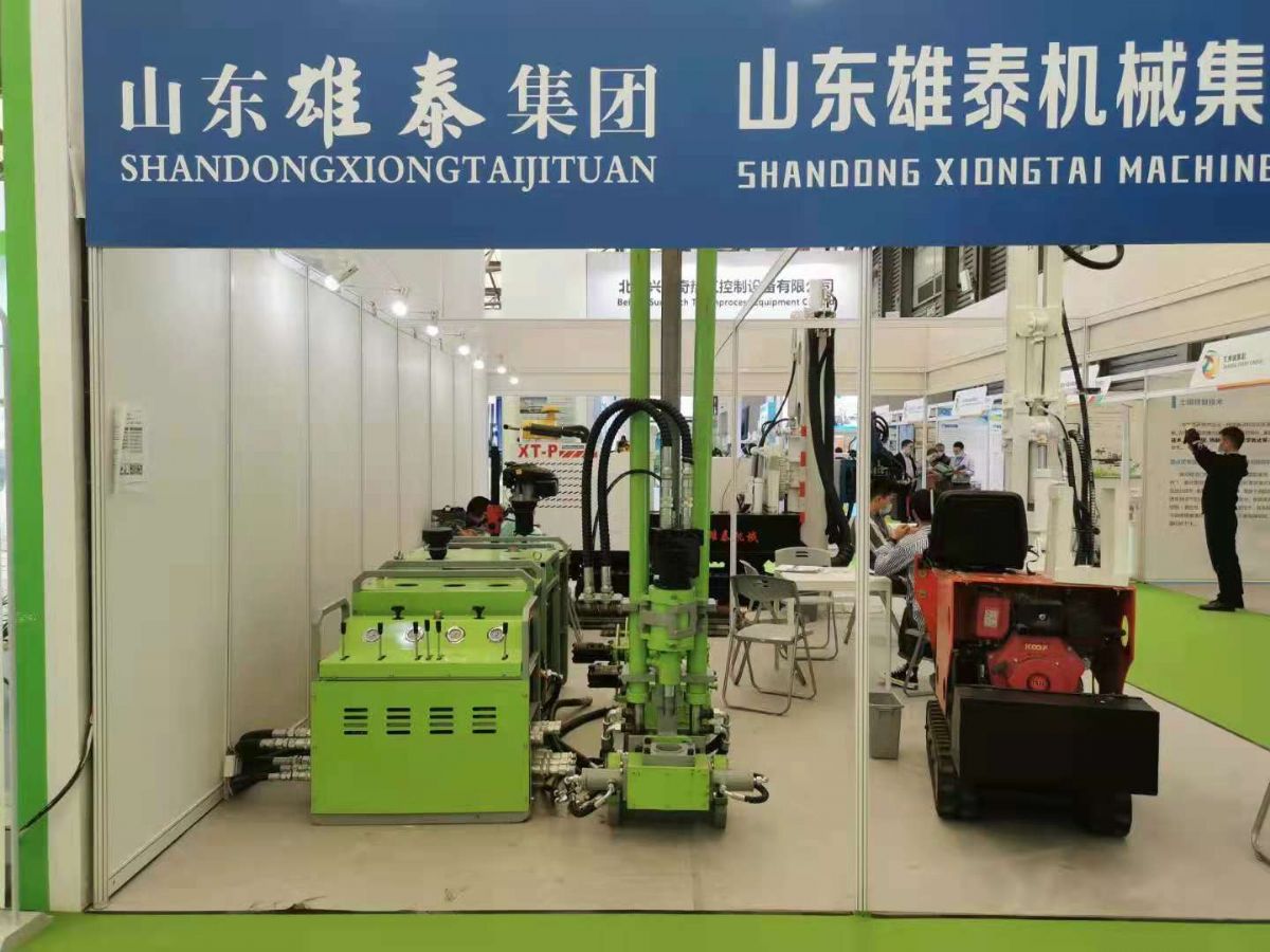 山東雄泰集團(tuán)攜雄泰土壤取樣鉆機(jī)便攜式全液壓巖芯鉆機(jī)參加第22屆中國環(huán)博會(huì)亞洲旗艦展